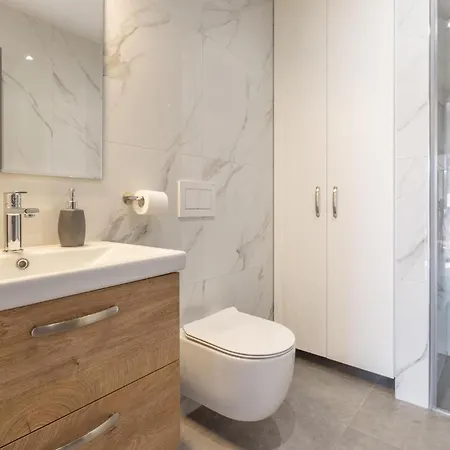 1 Bedroom Awesome In *