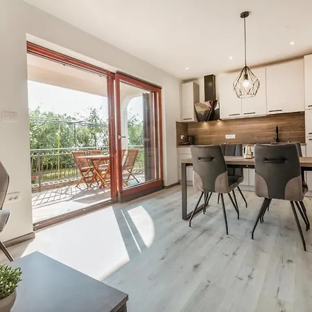 Apartmán 1 Bedroom Cozy In *