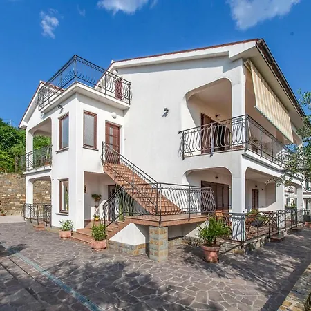 Lovely In With House Sea View