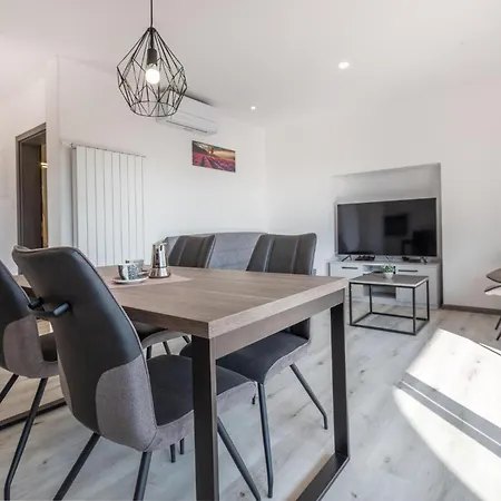 Apartamento Lovely In With House Sea View *