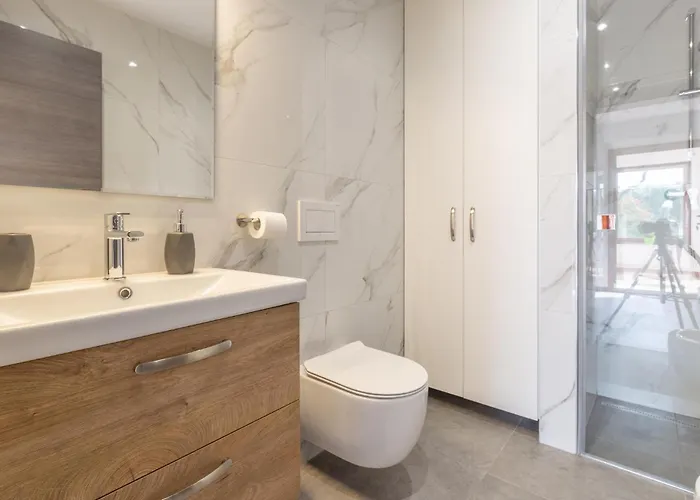 1 Bedroom Awesome In *