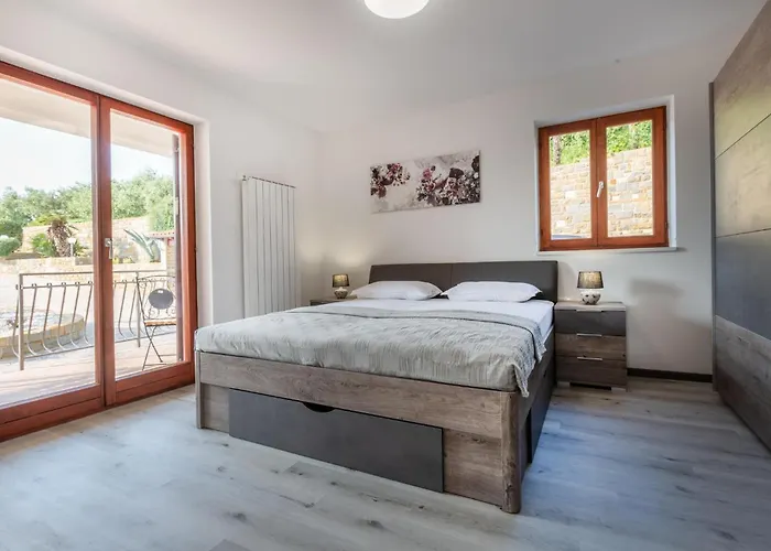 1 Bedroom Awesome In דירה