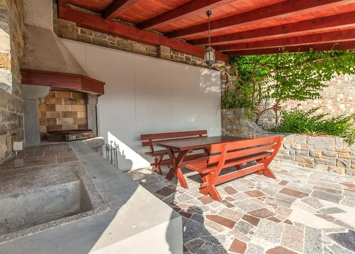 1 Bedroom Awesome In דירה